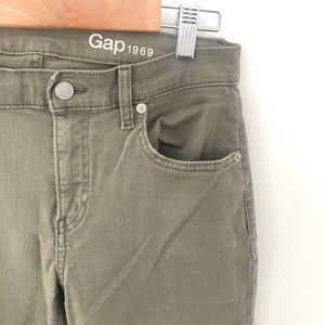 GAP olive army green cropped girlfriend jeans 26r